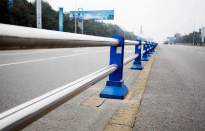 道路鏡光不銹鋼復(fù)合管護(hù)欄 0.6m 藍(lán)色